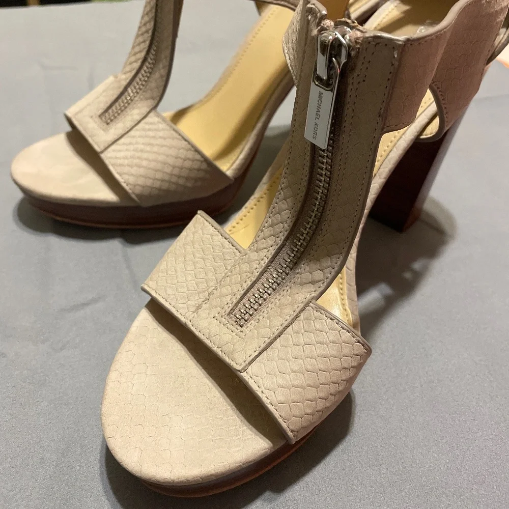 Micheal Kors Heel - Picture 2 of 3